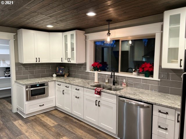 83490 Rattlesnake Road Dexter, OR 97431 - Photo 11 of 27 a kitchen with stainless steel appliances granite countertop a sink stove and cabinets