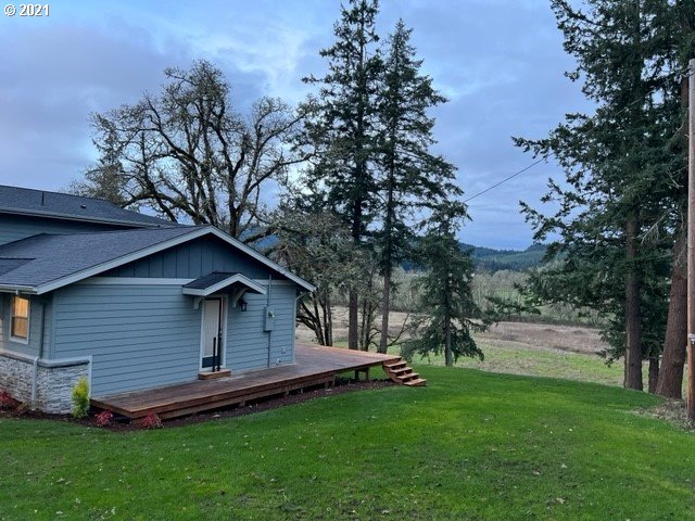 83490 Rattlesnake Road Dexter, OR 97431 - Photo 3 of 27 a view of a backyard with a large tree