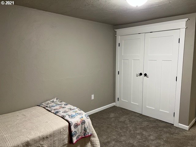 83490 Rattlesnake Road Dexter, OR 97431 - Photo 21 of 27 a bedroom with a bed and a closet