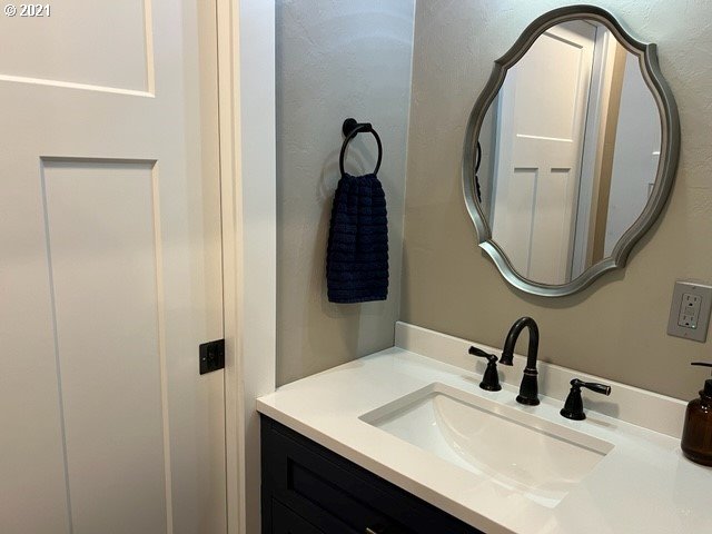 83490 Rattlesnake Road Dexter, OR 97431 - Photo 22 of 27 a bathroom with a sink and a mirror