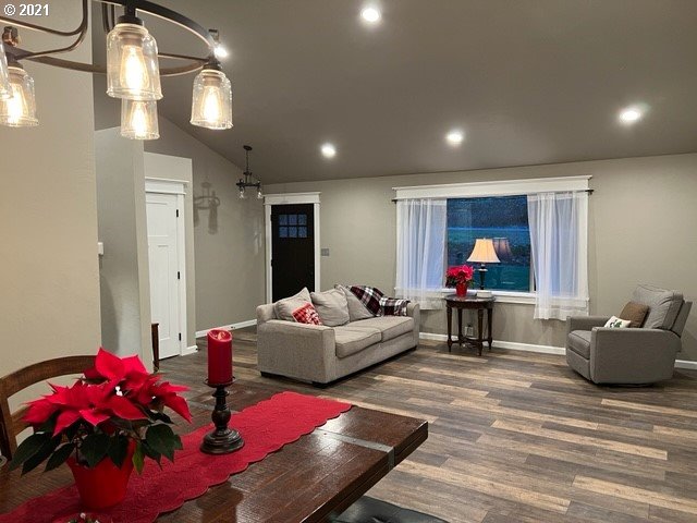83490 Rattlesnake Road Dexter, OR 97431 - Photo 6 of 27 a living room with furniture and a flat screen tv