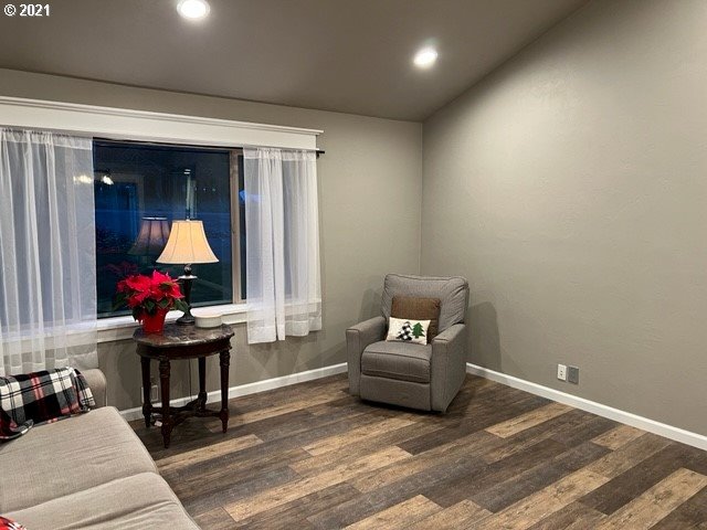 83490 Rattlesnake Road Dexter, OR 97431 - Photo 7 of 27 a living room with furniture