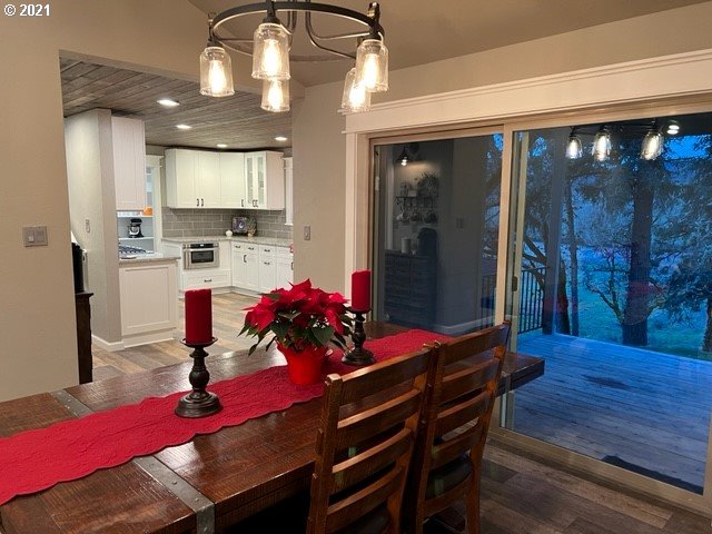 83490 Rattlesnake Road Dexter, OR 97431 - Photo 9 of 27 a view of a dining room with furniture and wooden floor