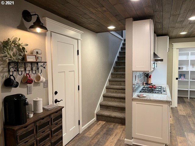83490 Rattlesnake Road Dexter, OR 97431 - Photo 10 of 27 a view of entryway and hall with wooden floor