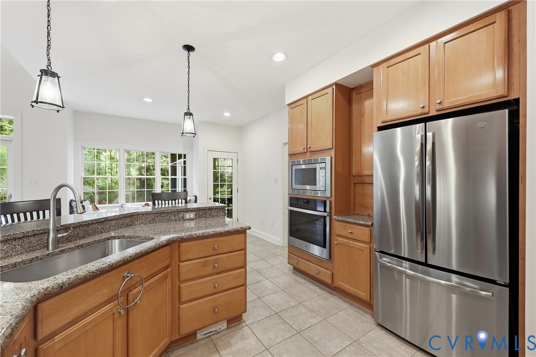 2431 Magnolia Ridge Maidens, VA 23102 - Photo 3 of 43 Inviting kitchen with stainless steel appliances,