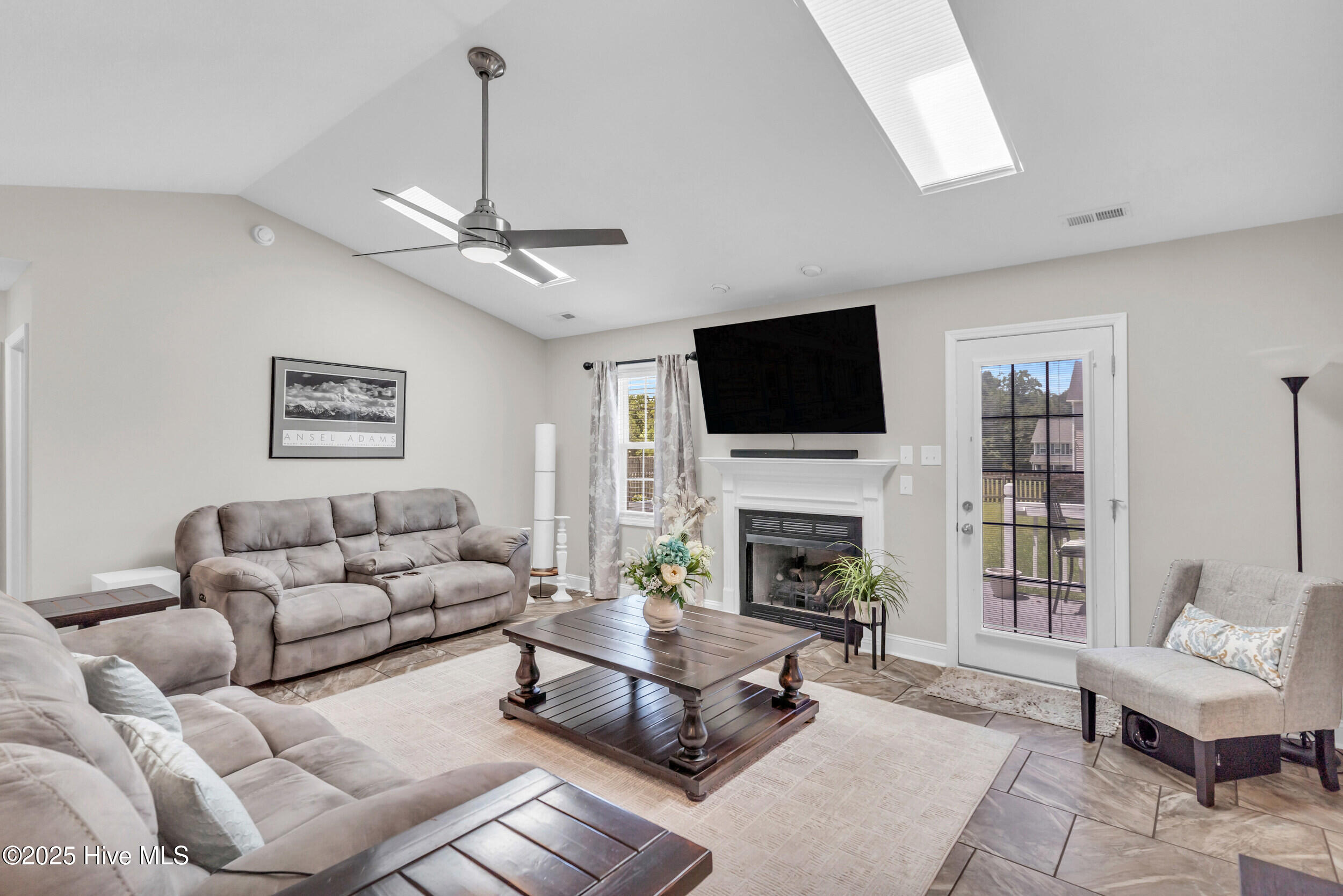 312 Springcreek Court Hubert, NC 28539 - Photo 6 of 43 6_312 springcreek ct-00007