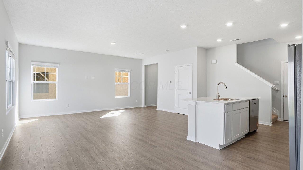 6350 Ripken Street Columbus, OH 43228 - Photo 13 of 57 _0033_012