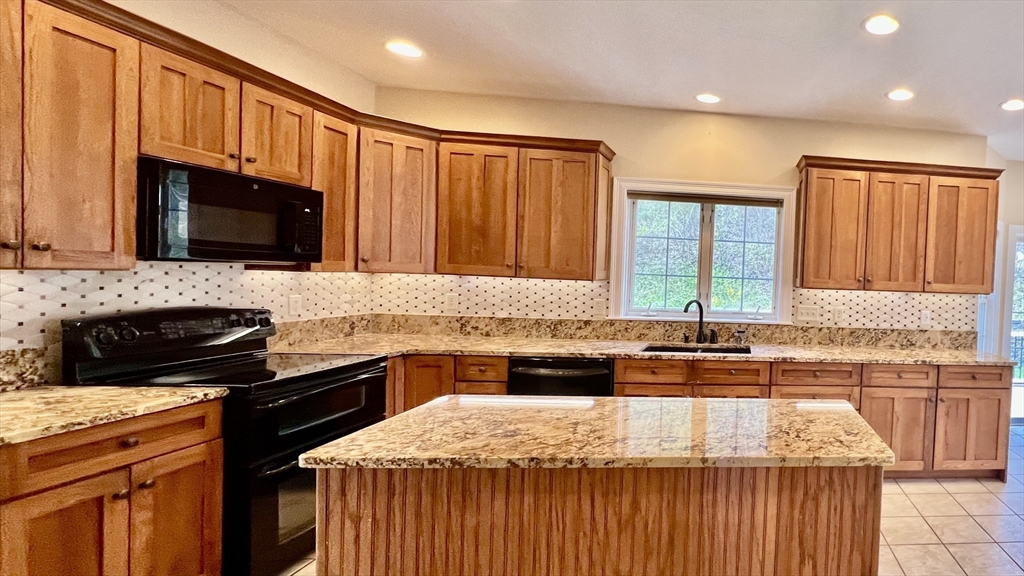 7 Deer Run Charlton, MA 01507 - Photo 6 of 42
