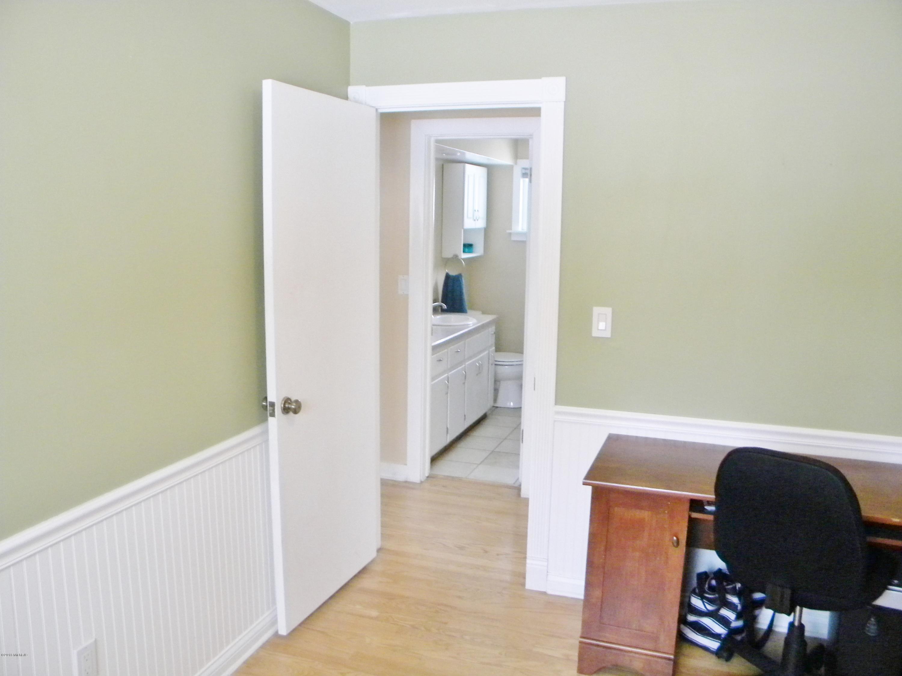 1057 Koster Street Jenison, MI 49428 - Photo 13 of 27 025