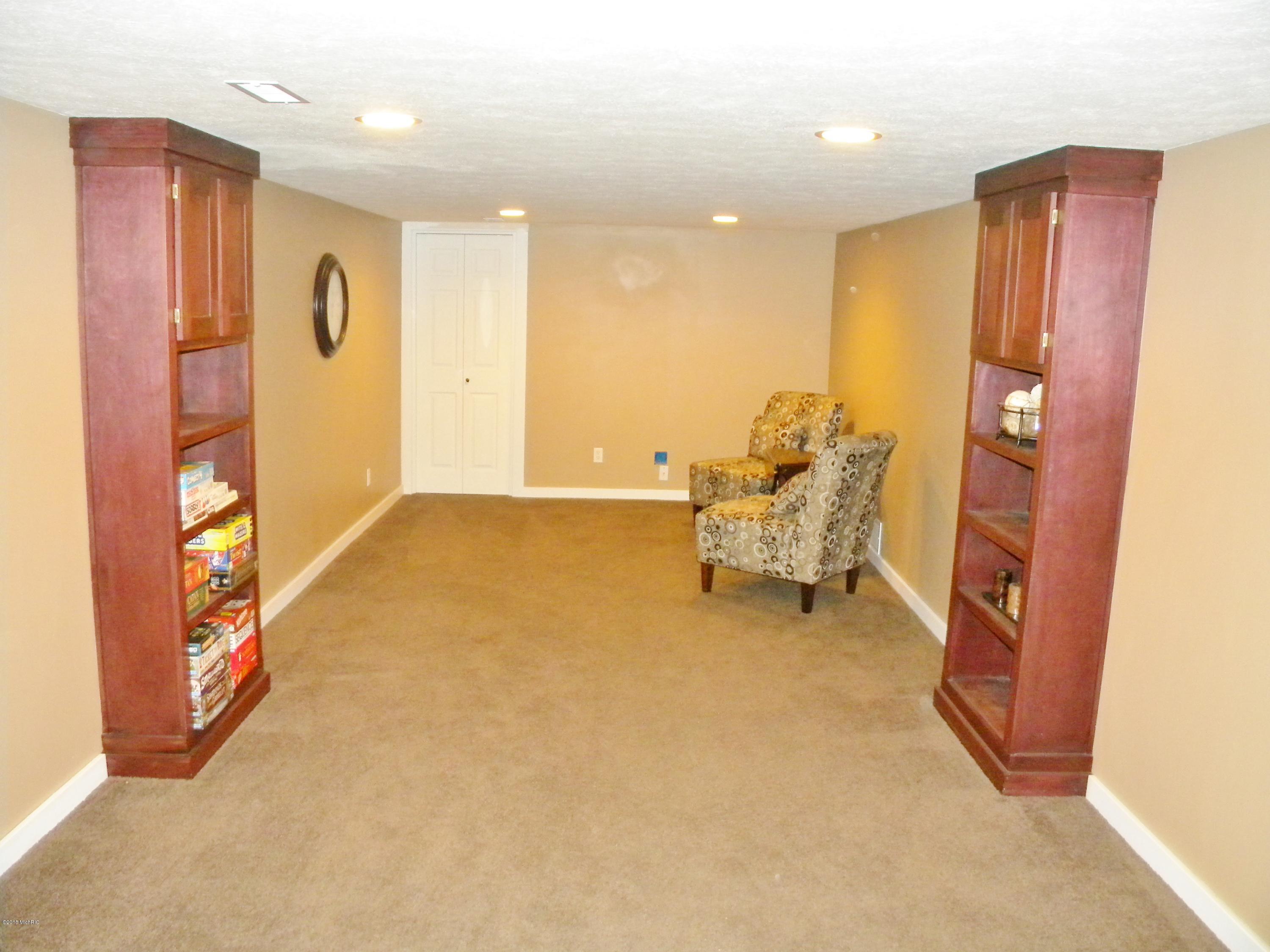 1057 Koster Street Jenison, MI 49428 - Photo 21 of 27 048