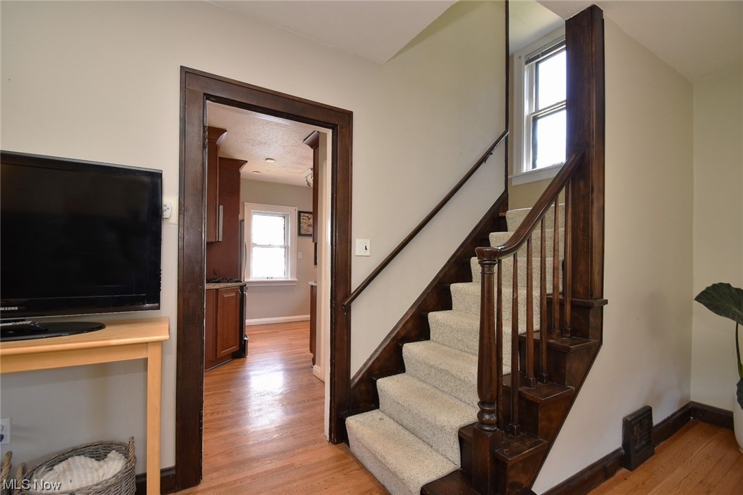 2475 Kingston Road Cleveland, OH 44118 - Photo 11 of 25