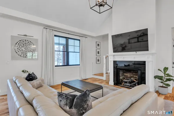 $824,900 | 201 Mountain Street, Ellington, CT 06029