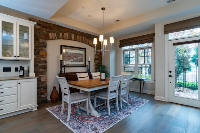 $625,000 | 1957 Oak Street, Mendota Heights, MN 55118