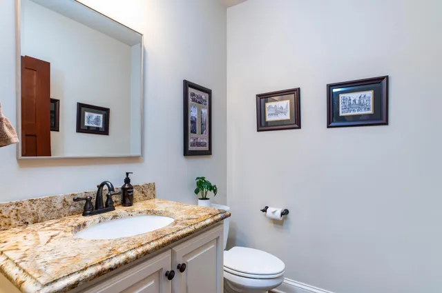 $625,000 | 1957 Oak Street, Mendota Heights, MN 55118