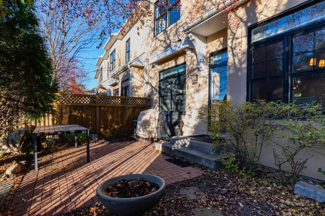 $625,000 | 1957 Oak Street, Mendota Heights, MN 55118