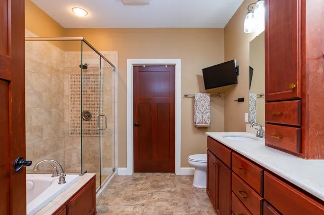 $625,000 | 1957 Oak Street, Mendota Heights, MN 55118