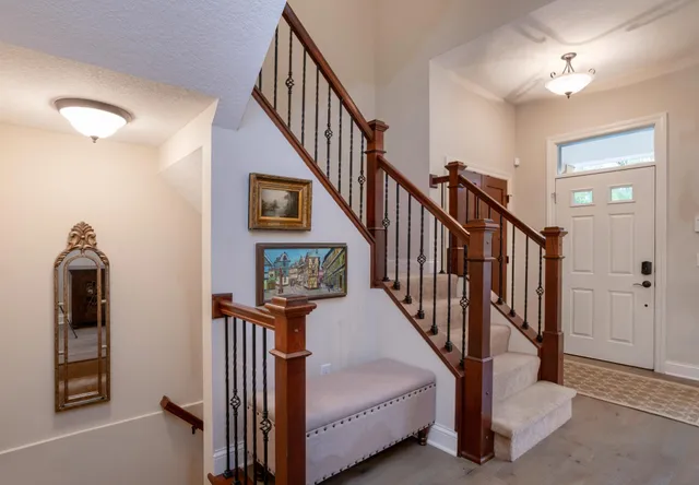 $625,000 | 1957 Oak Street, Mendota Heights, MN 55118