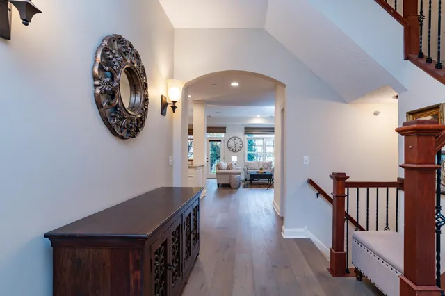 $625,000 | 1957 Oak Street, Mendota Heights, MN 55118