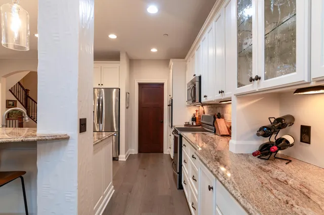 $625,000 | 1957 Oak Street, Mendota Heights, MN 55118