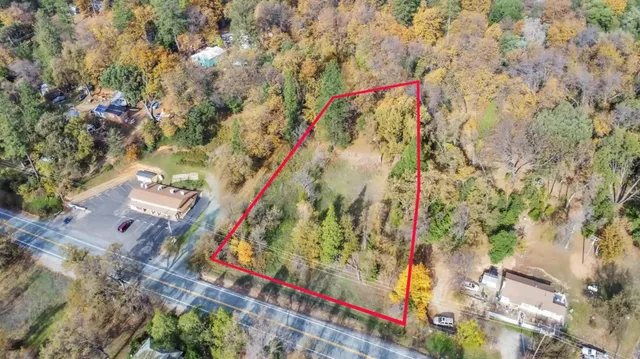 an aerial view of a houses with yard
