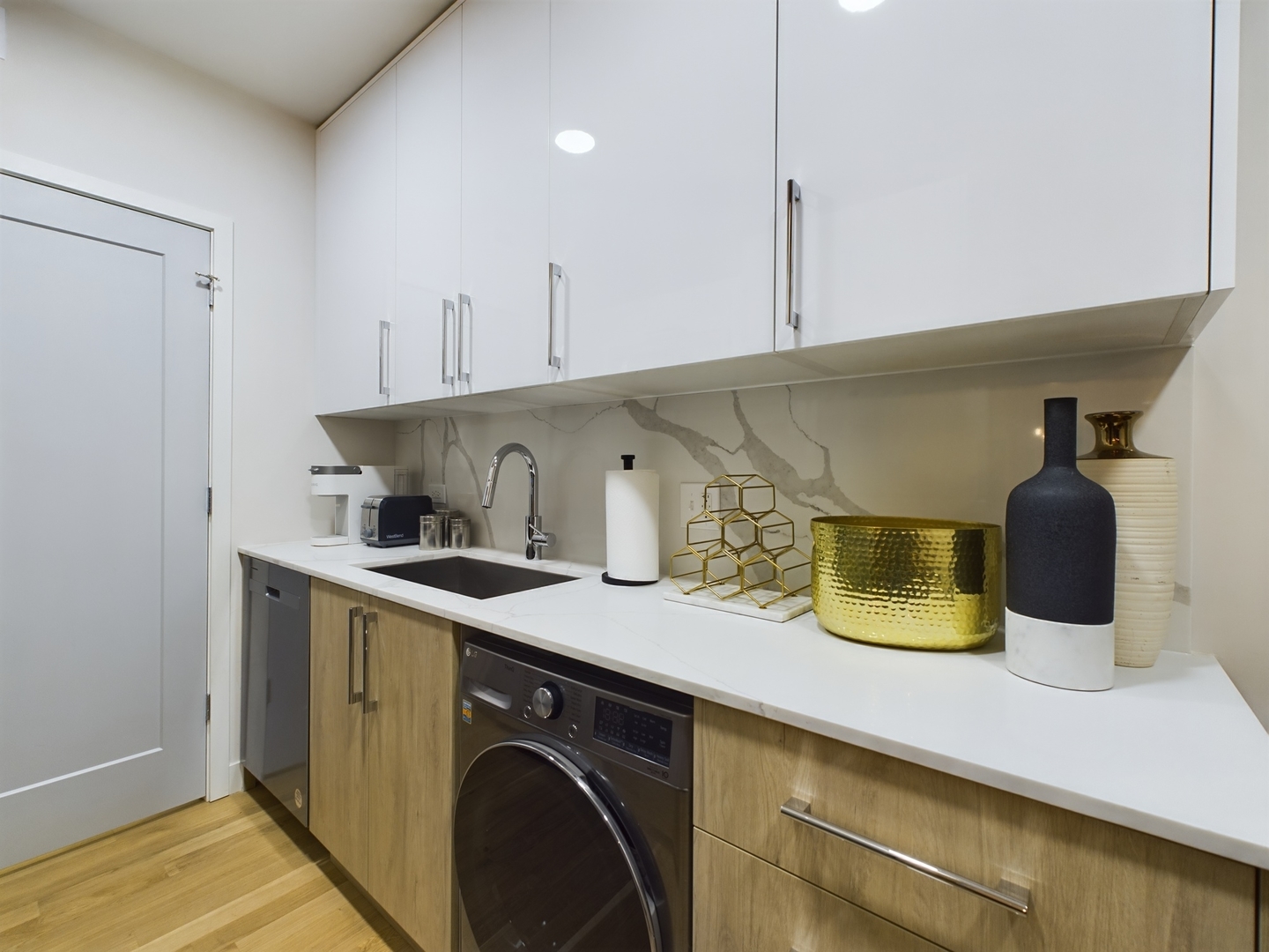 2437 West Walton Street, Unit 3F Chicago, IL 60622 - Photo 8 of 16