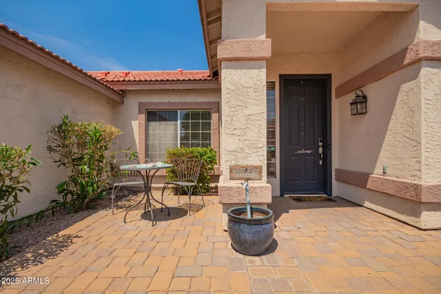 a view of outdoor space yard and porch