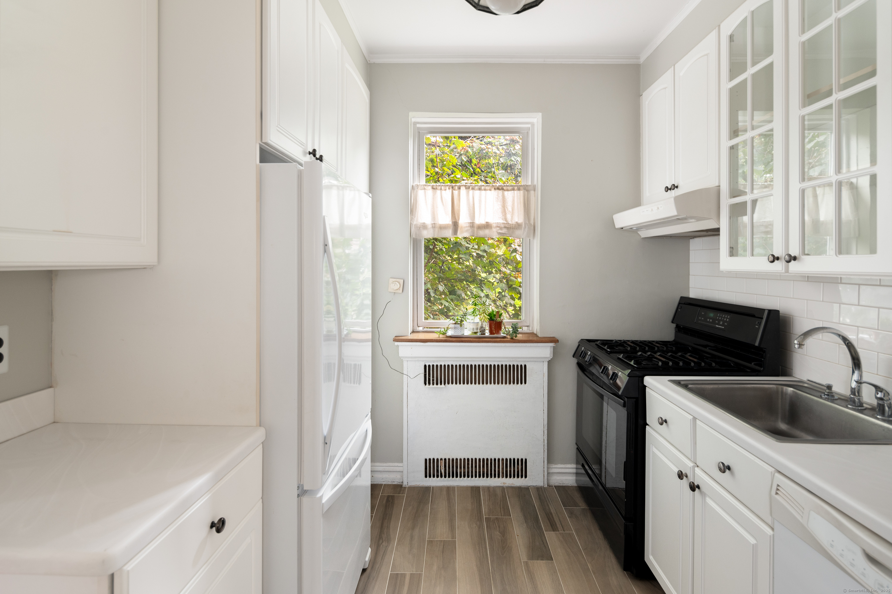 70 Strawberry Hill Avenue, Unit 22D Stamford, CT 06902 - Photo 20 of 39 a kitchen with a stove a sink and a window