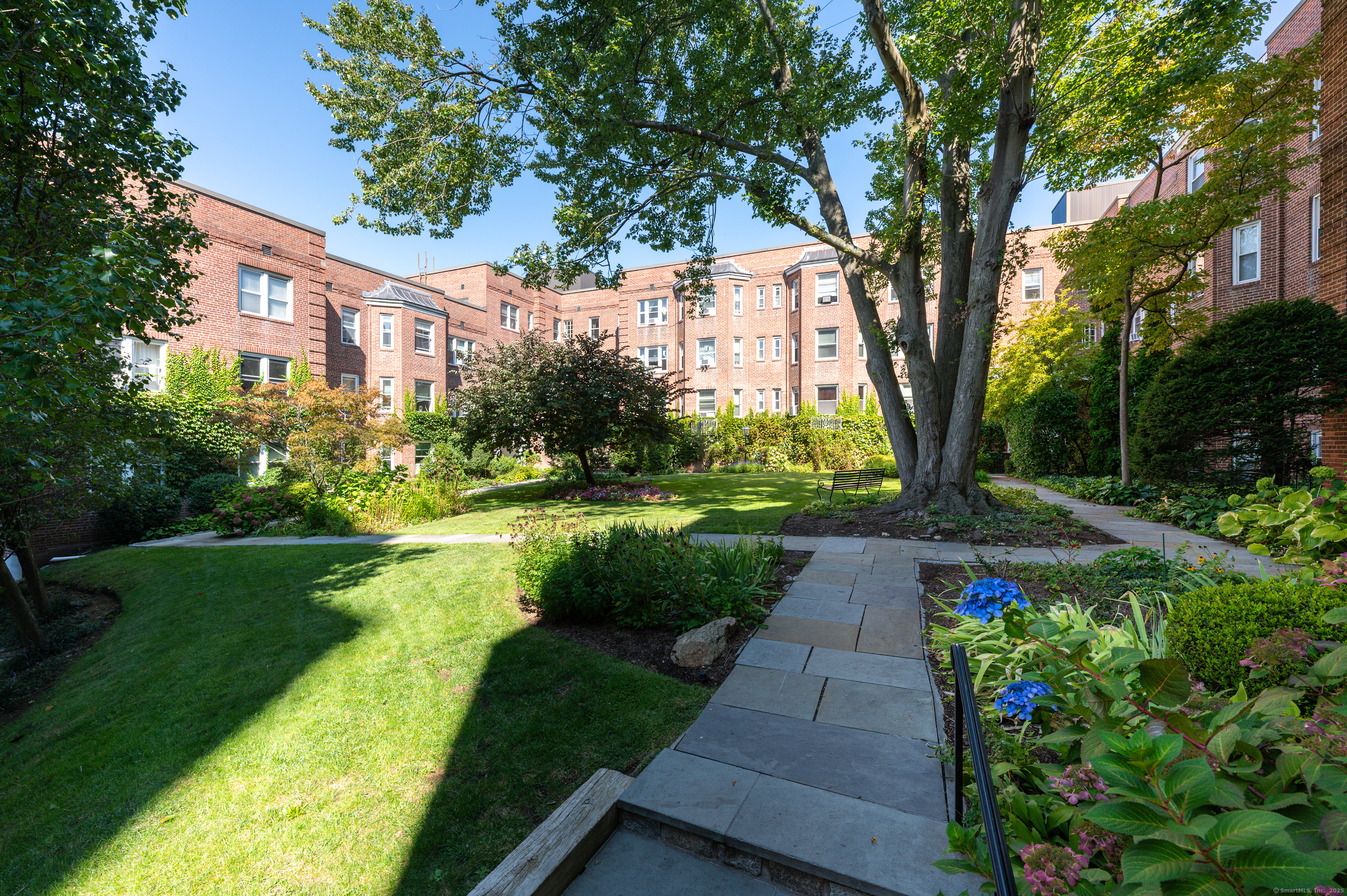 70 Strawberry Hill Avenue, Unit 22D Stamford, CT 06902 - Photo 5 of 39