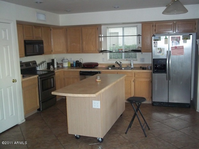 7817 West Boca Raton Road Peoria, AZ 85381 - Photo 7 of 12 KITCHEN 1