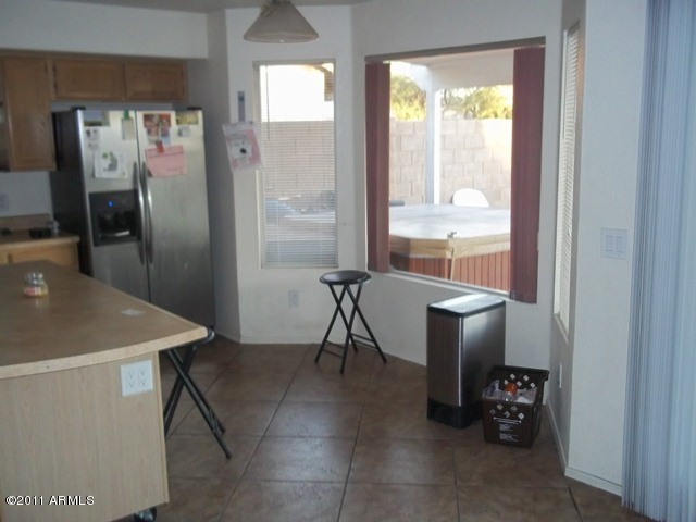 7817 West Boca Raton Road Peoria, AZ 85381 - Photo 9 of 12 BAYED BREAKFAST NOOK