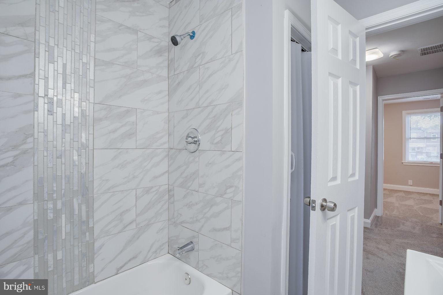 4222 Colborne Road Baltimore, MD 21229 - Photo 12 of 22 Bath