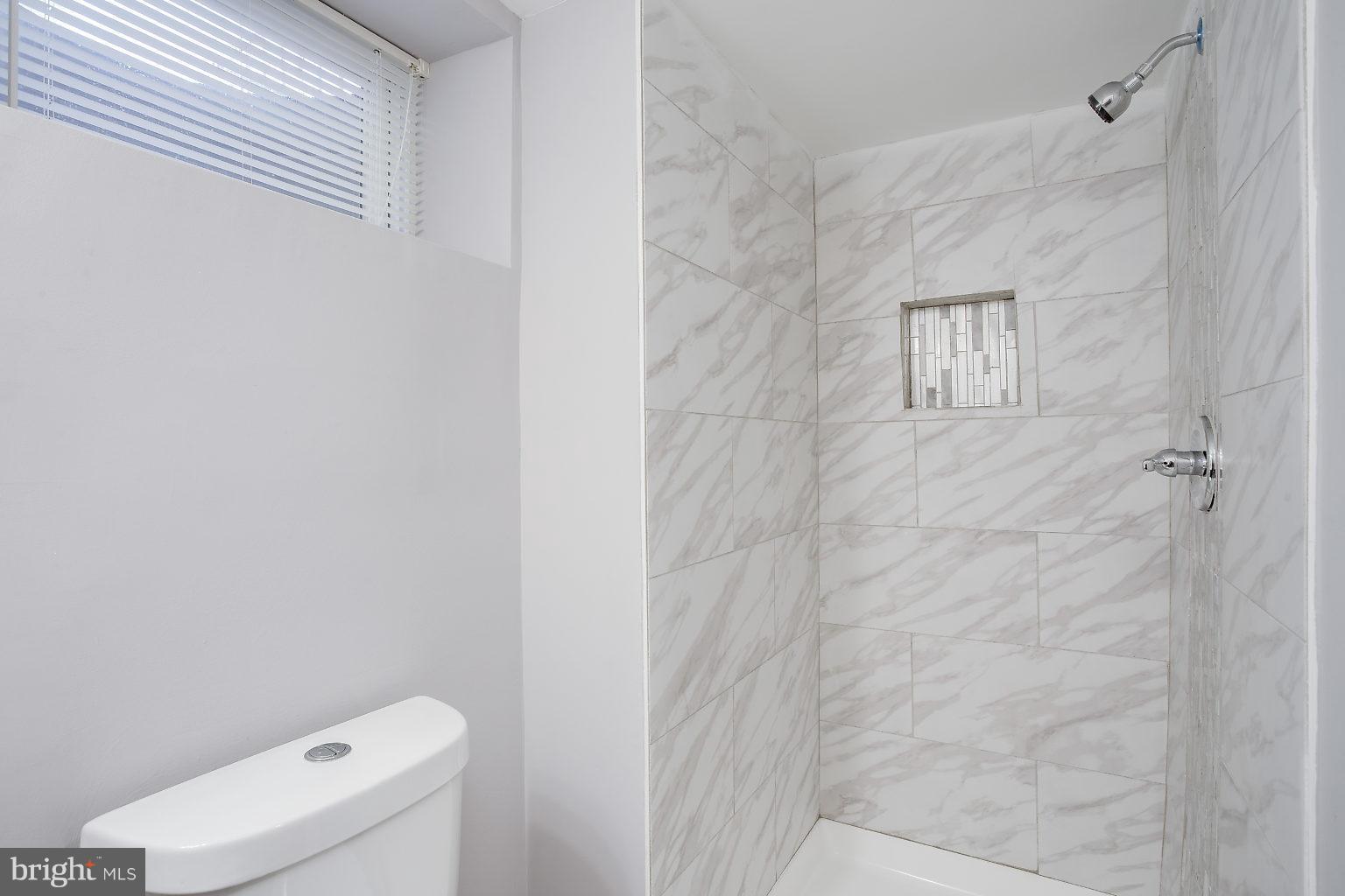 4222 Colborne Road Baltimore, MD 21229 - Photo 18 of 22 Bath