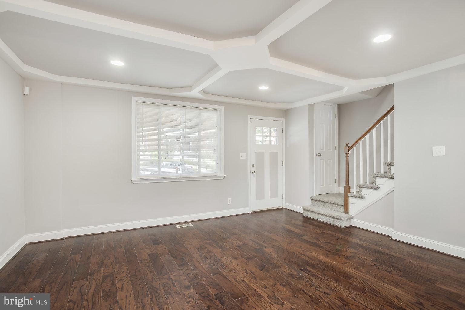 4222 Colborne Road Baltimore, MD 21229 - Photo 4 of 22 Living Room