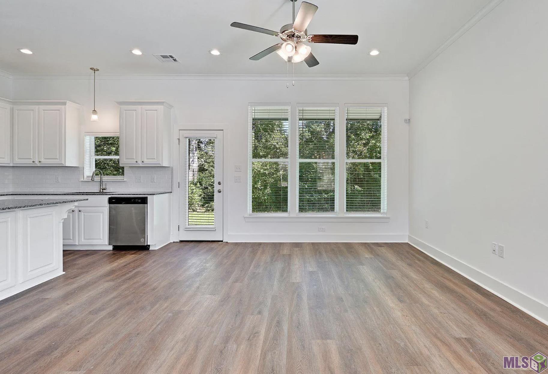 616 Lake Shelf Drive Baton Rouge, LA 70820 - Photo 2 of 14