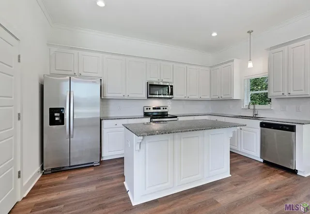 $2,400 | 616 Lake Shelf Drive, Baton Rouge, LA 70820