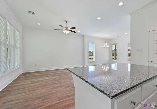 $2,400 | 616 Lake Shelf Drive, Baton Rouge, LA 70820