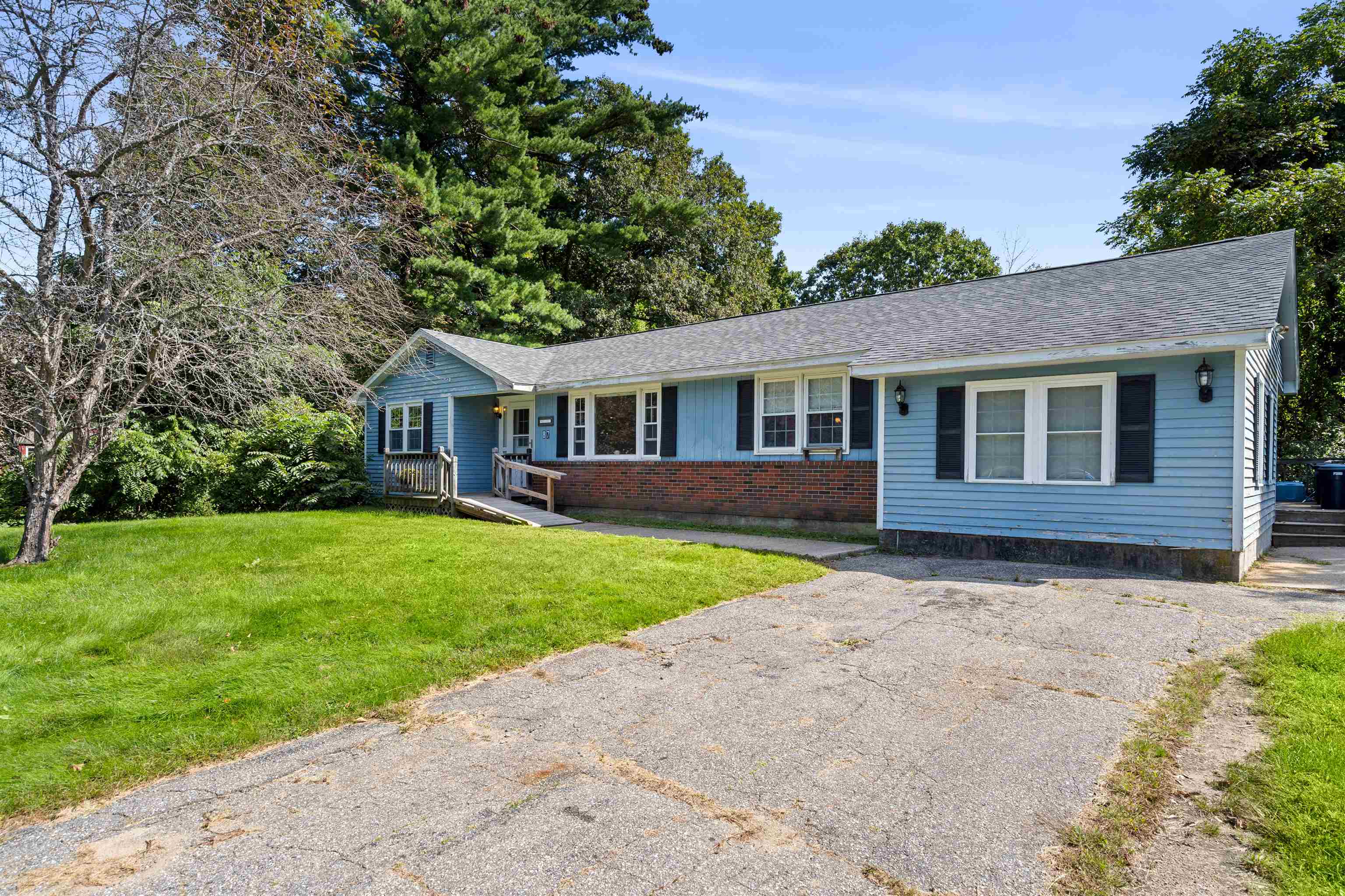 87 Tsienneto Road Derry, NH 03038 - Photo 13 of 40