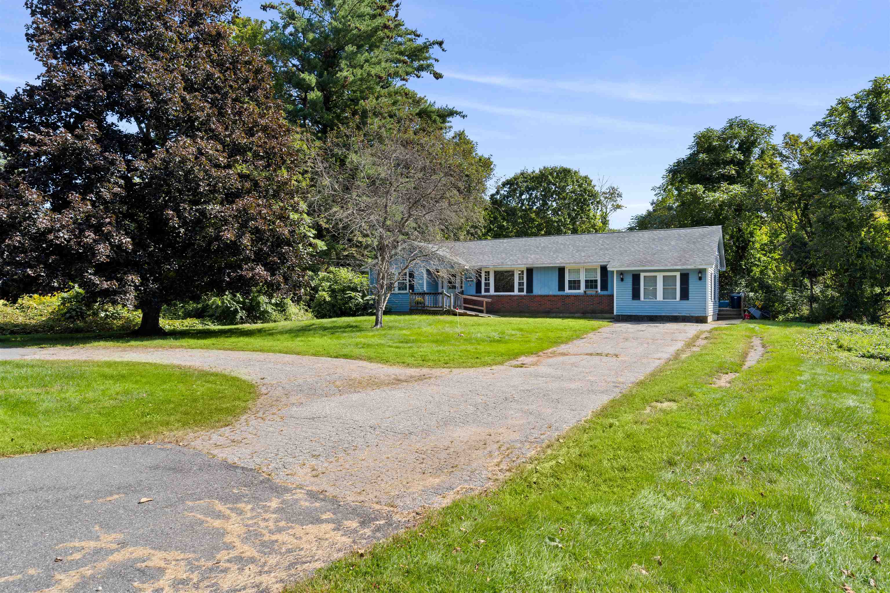 87 Tsienneto Road Derry, NH 03038 - Photo 2 of 40