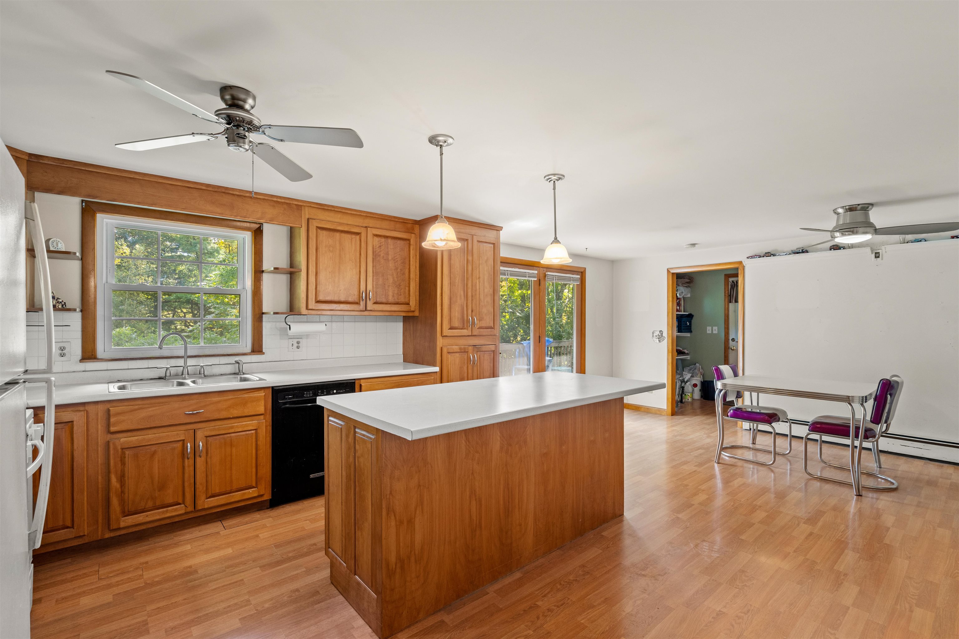 87 Tsienneto Road Derry, NH 03038 - Photo 3 of 40