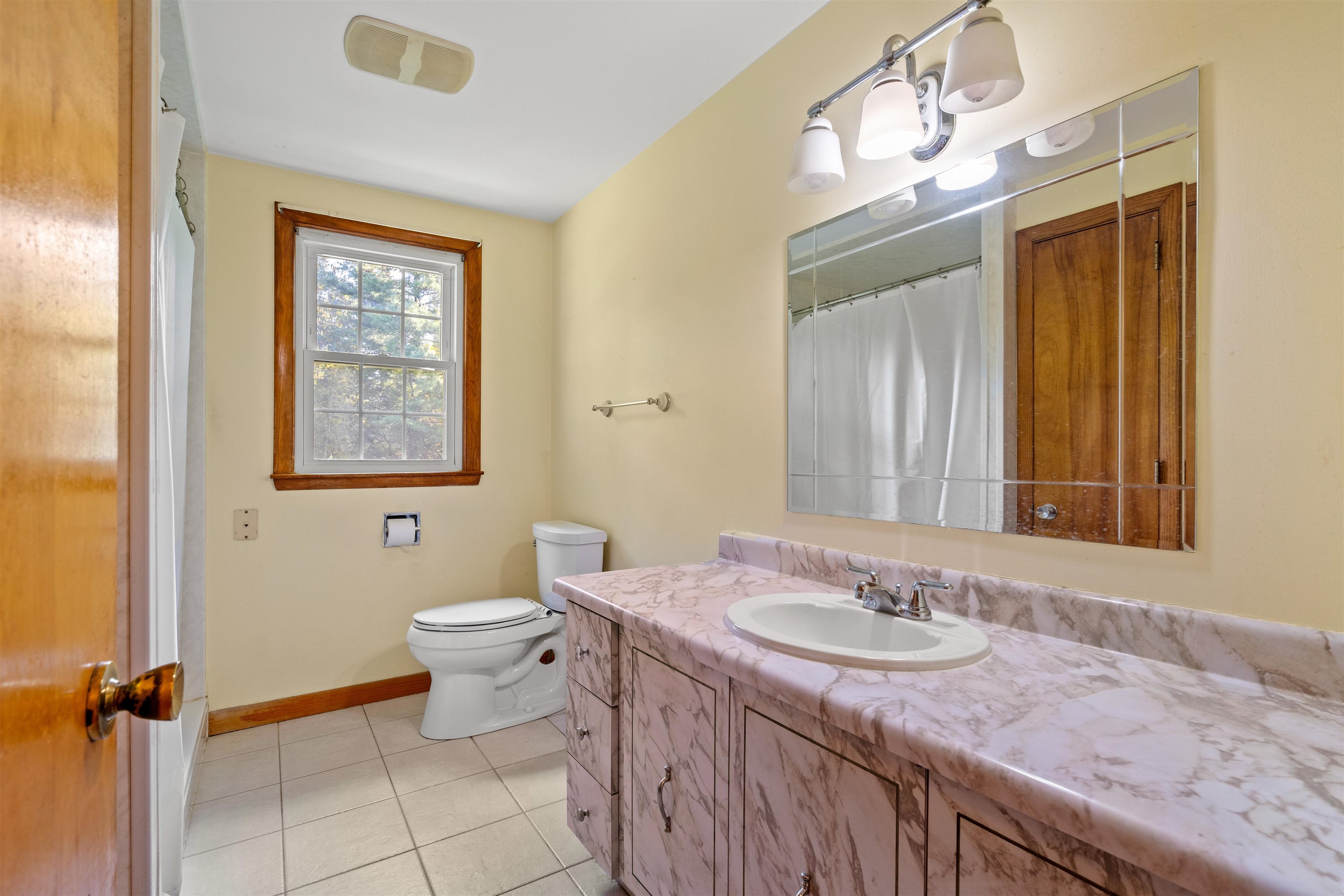 87 Tsienneto Road Derry, NH 03038 - Photo 35 of 40