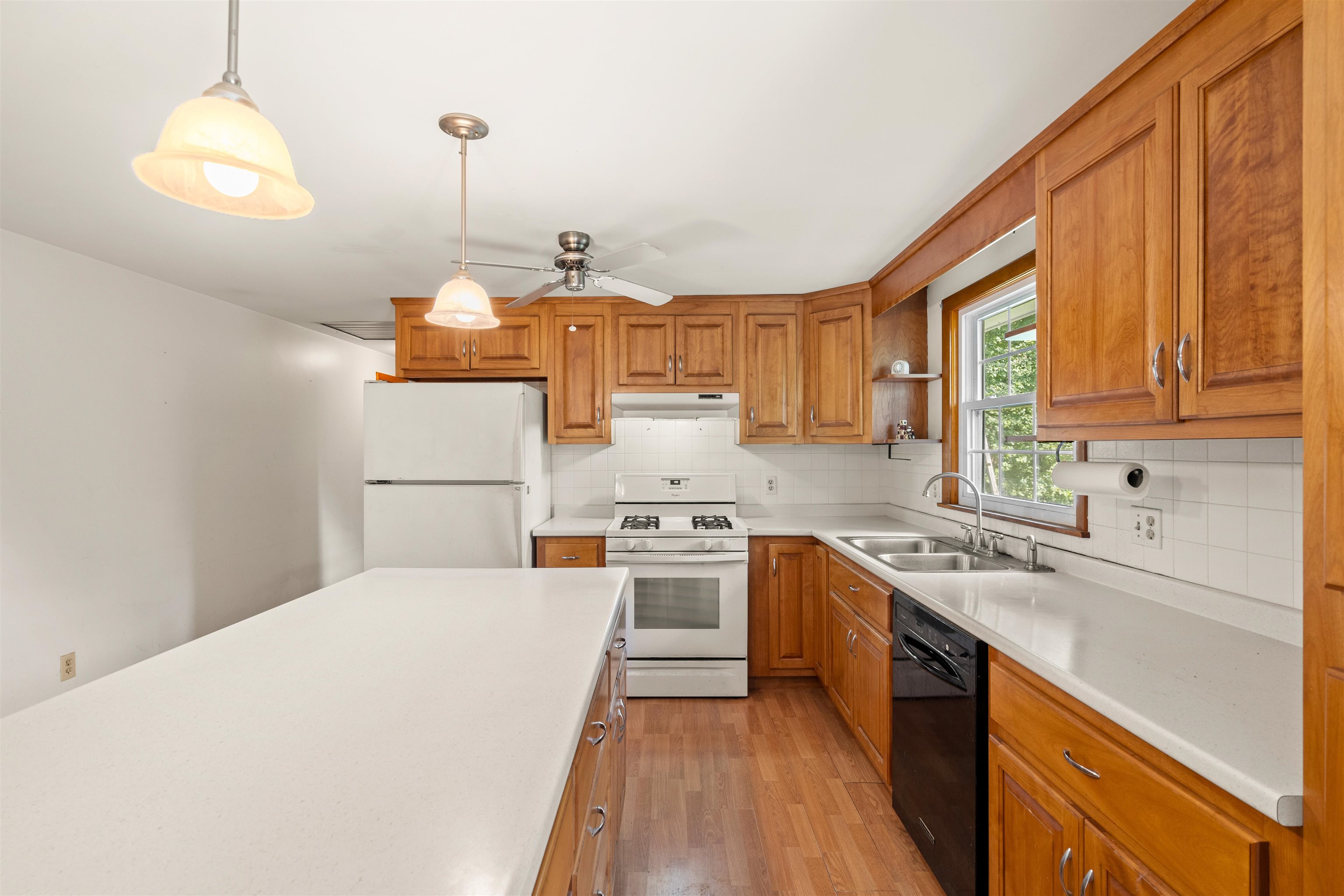 87 Tsienneto Road Derry, NH 03038 - Photo 36 of 40