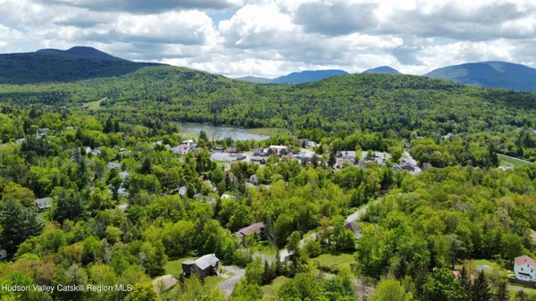 a view of a bunch of a houses