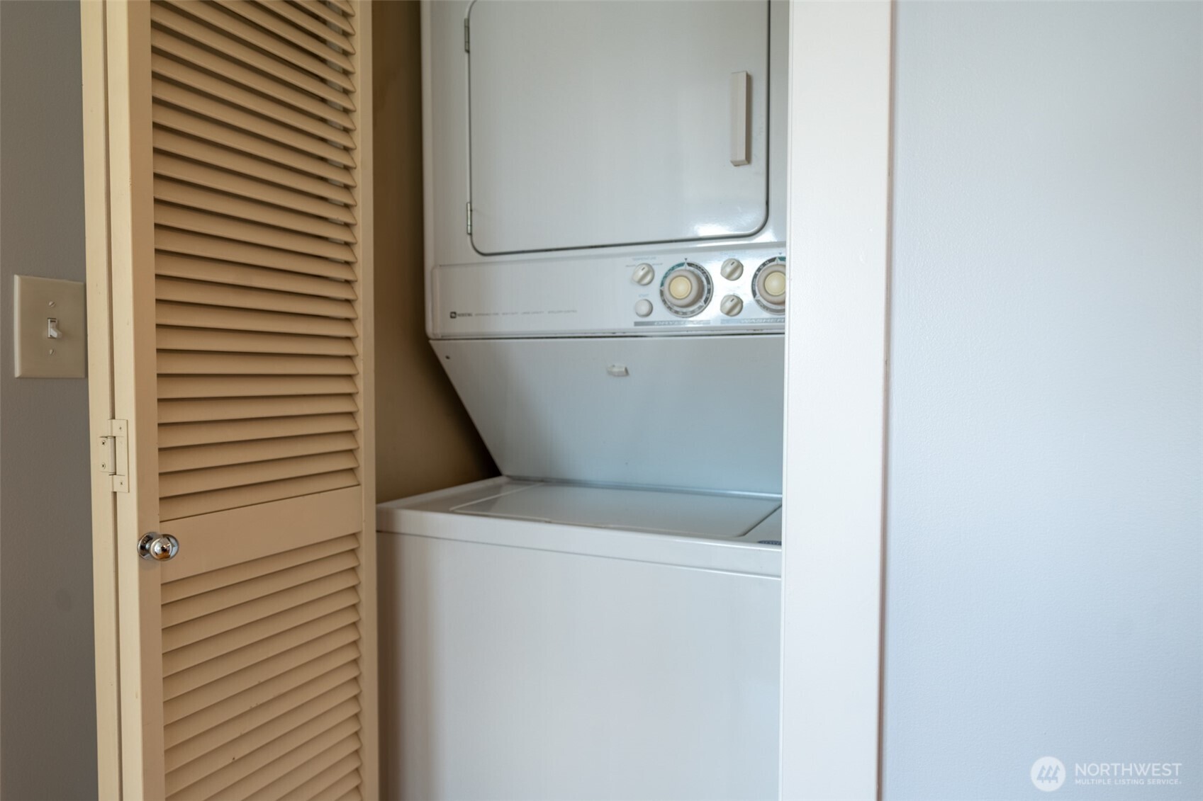 209 North 39th Street, Unit 304 Seattle, WA 98103 - Photo 17 of 24