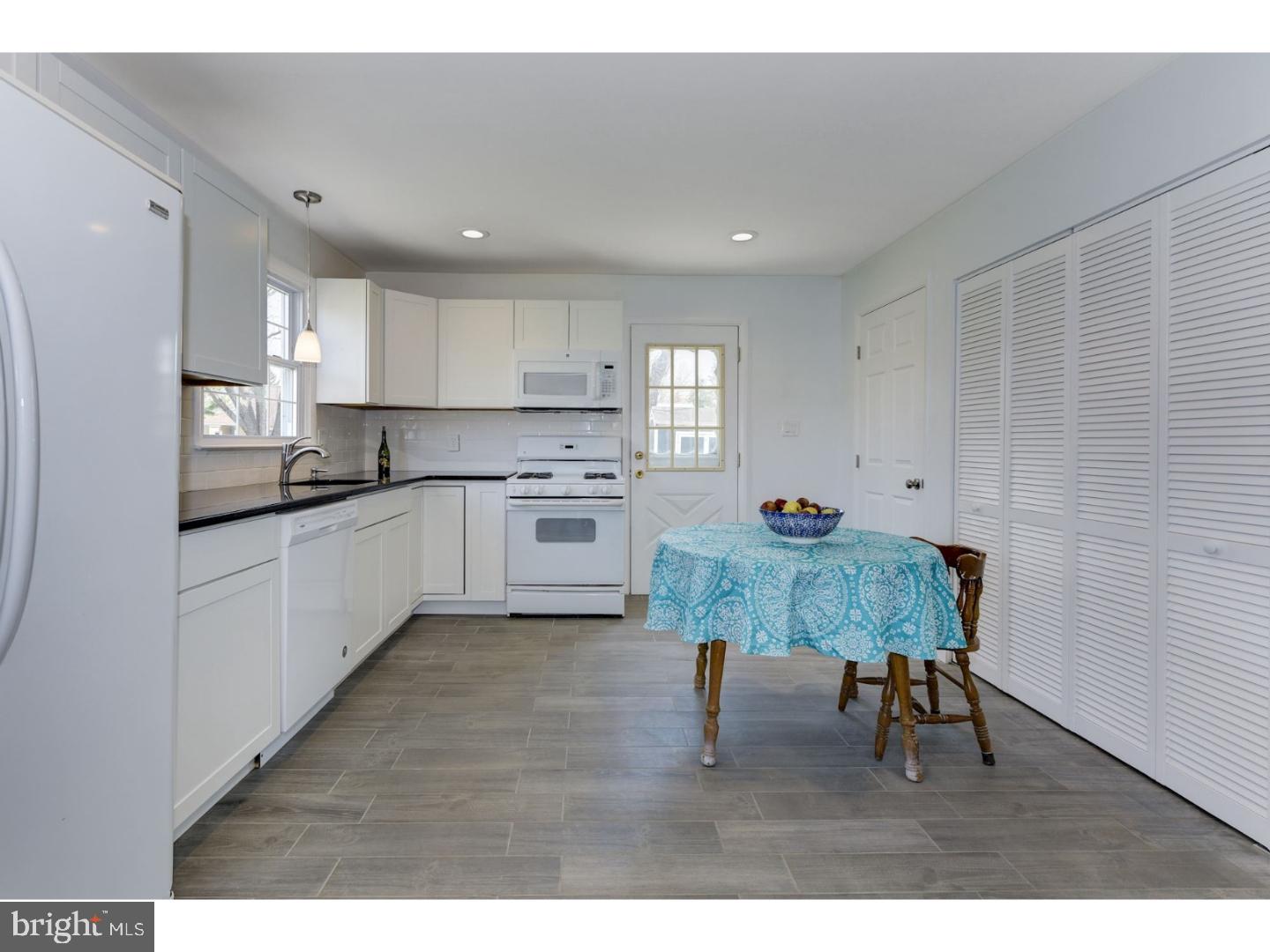 16 Oxford Road Marlton, NJ 08053 - Photo 3 of 17