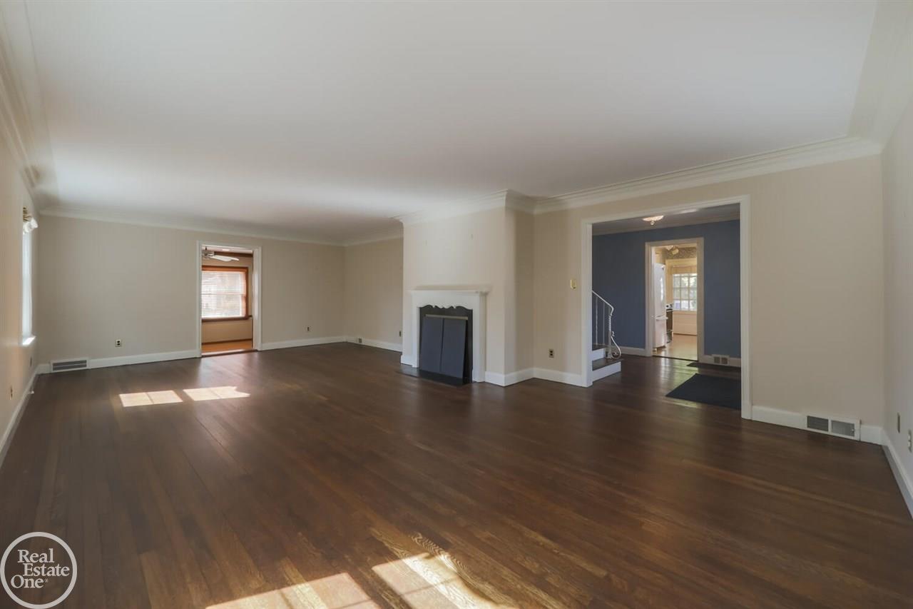 315 Touraine Road Grosse Pointe, MI 48236 - Photo 7 of 33 50037055-6.JPG