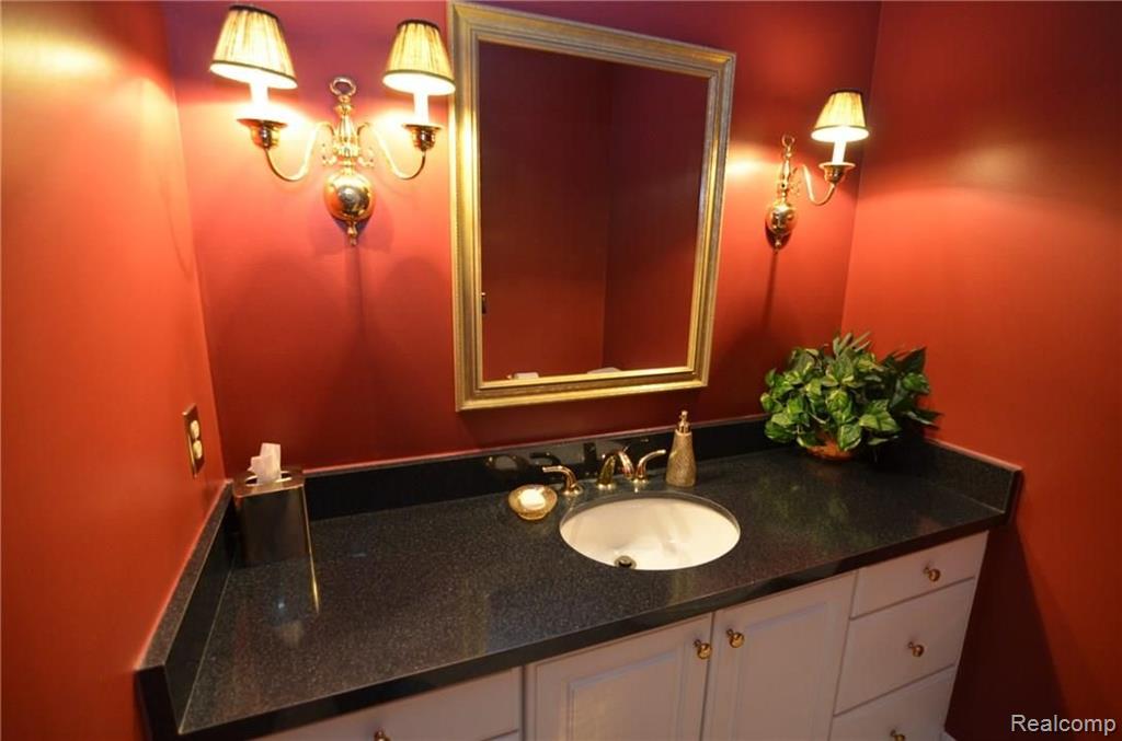 6389 Cherry Tree Court Rochester Hills, MI 48306 - Photo 11 of 30