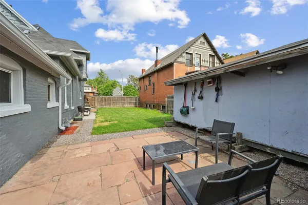 a picture of a wall with a white wall