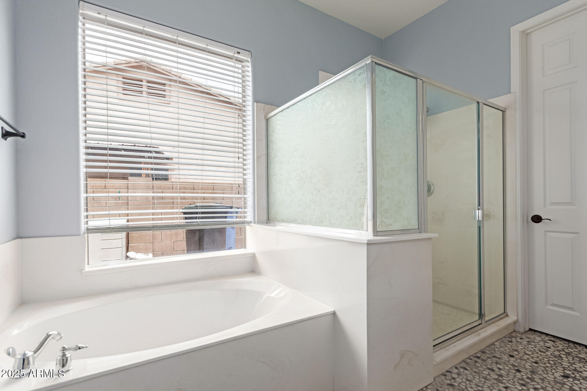 3054 South Colonial Street Gilbert, AZ 85295 - Photo 13 of 29 a bathroom with a bathtub and a shower