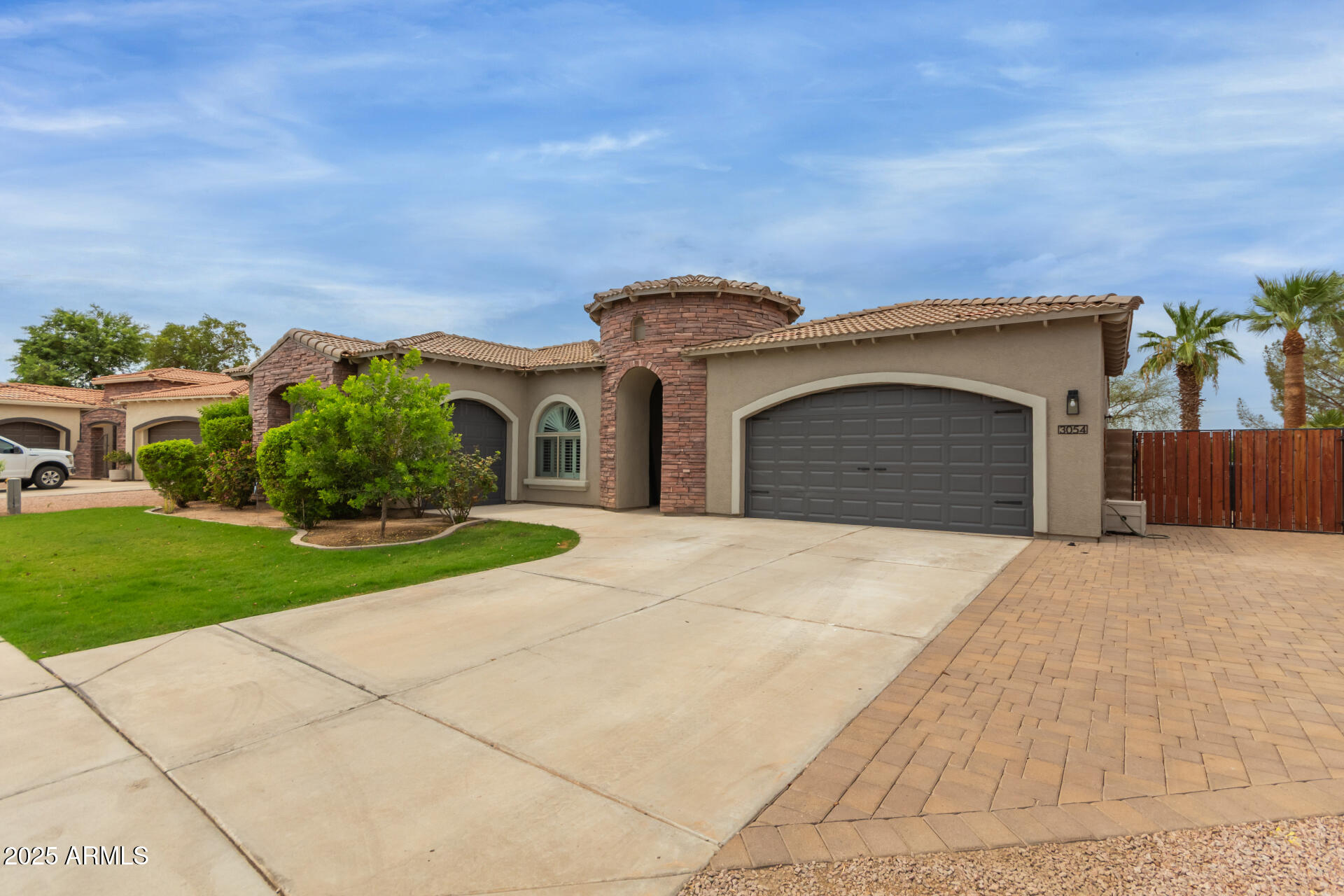 3054 South Colonial Street Gilbert, AZ 85295 - Photo 2 of 29 a front view of a house with a yard and garage