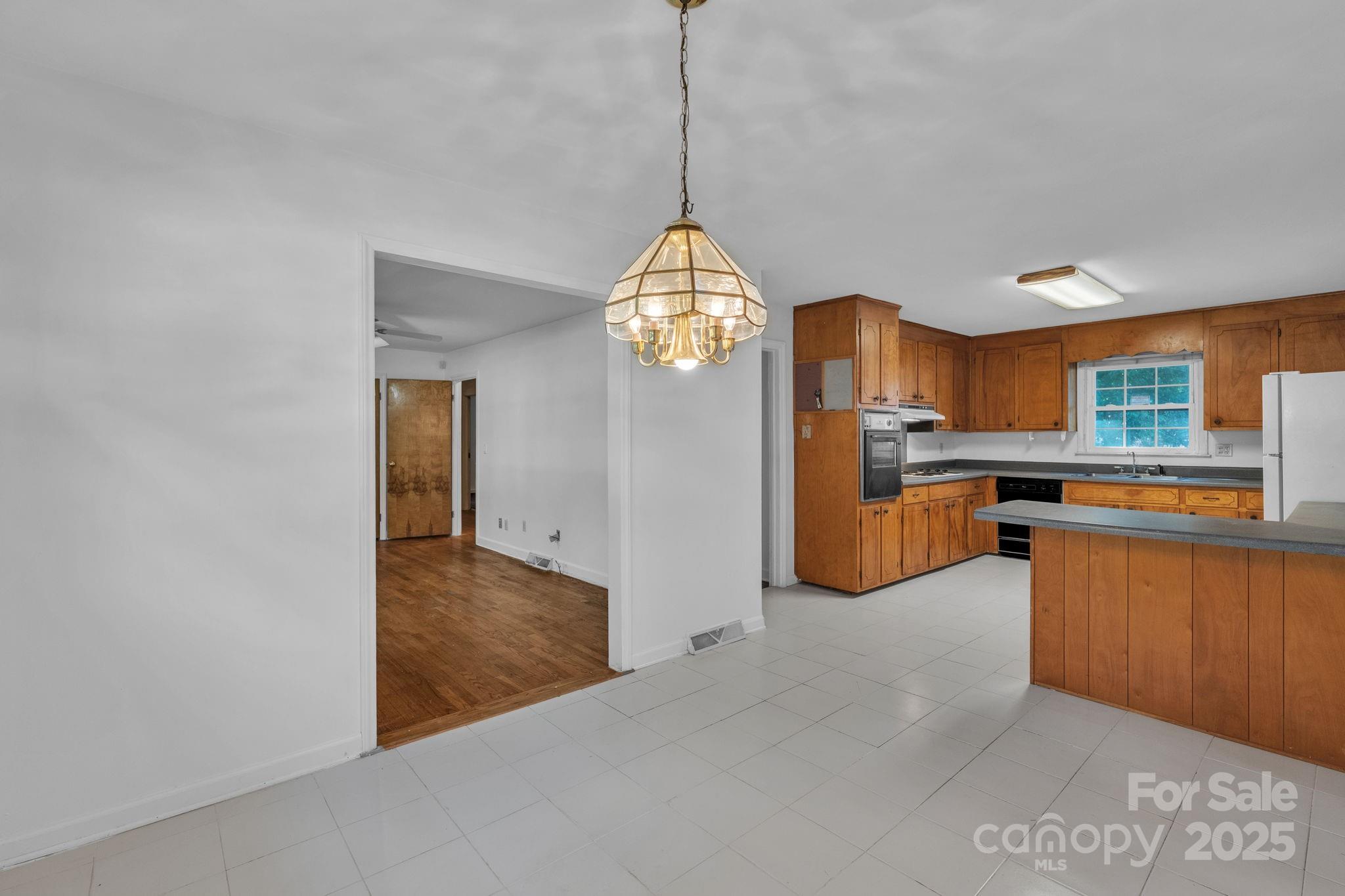 5300 Nevin Road Charlotte, NC 28269 - Photo 12 of 35 Gallery Image 12